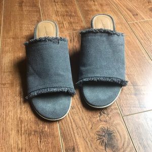 Universal Thread frayed slide sandals